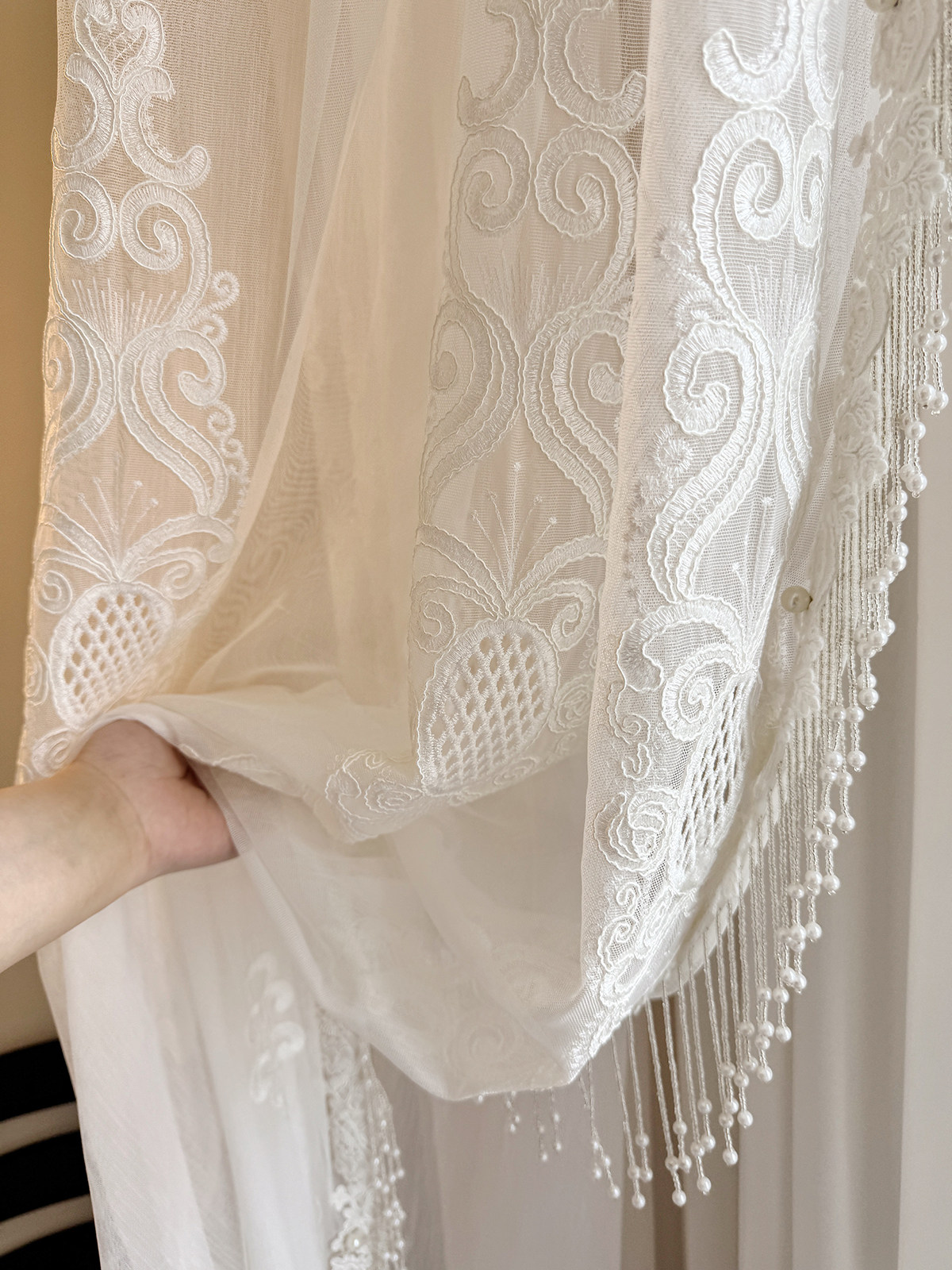Home Office Buy - European Embossed Embroidery Openwork Delicate Pearl
